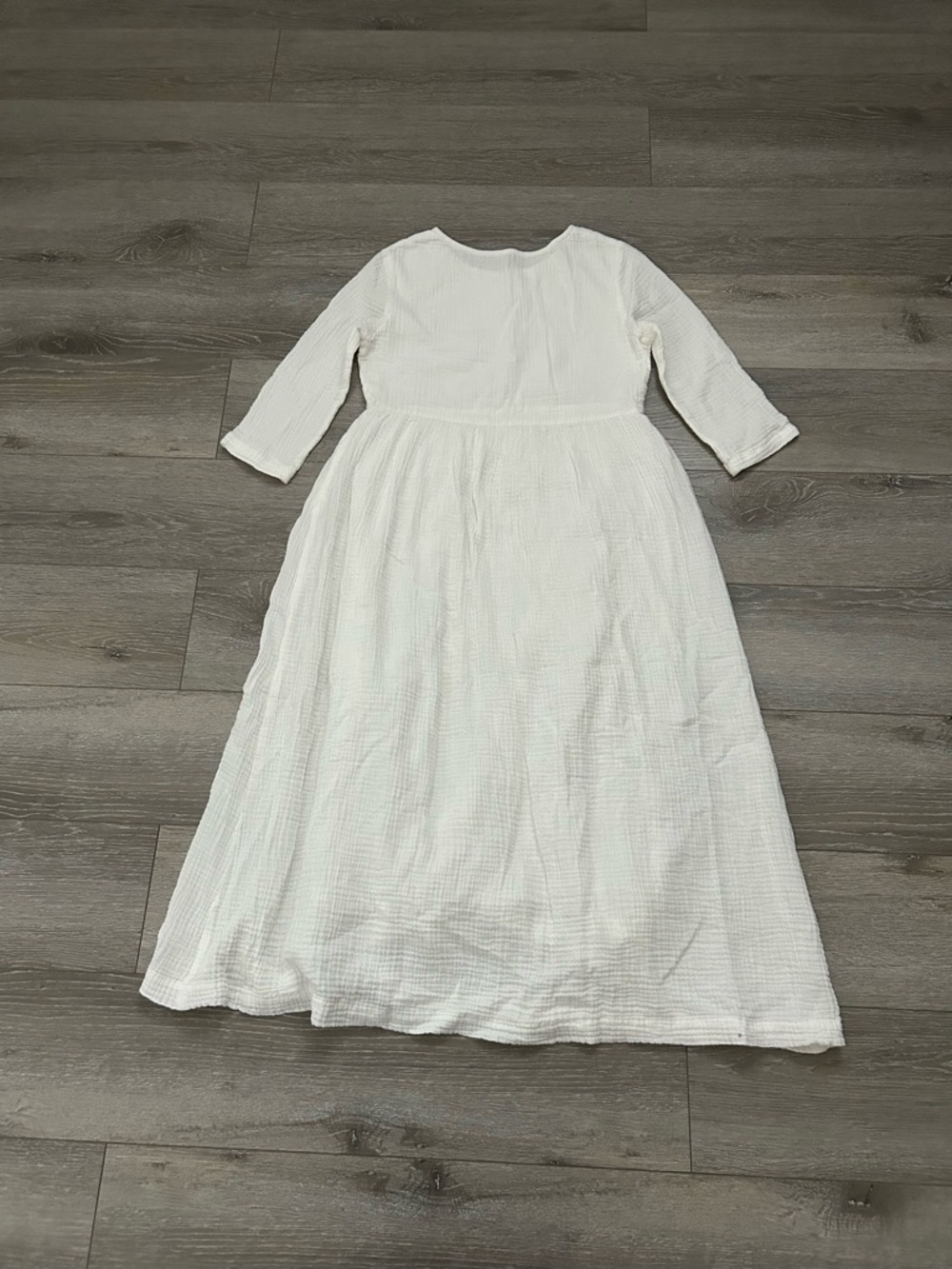 Elegant White Maxi Dress with 3/4 Sleeves - Picture 5 of 5